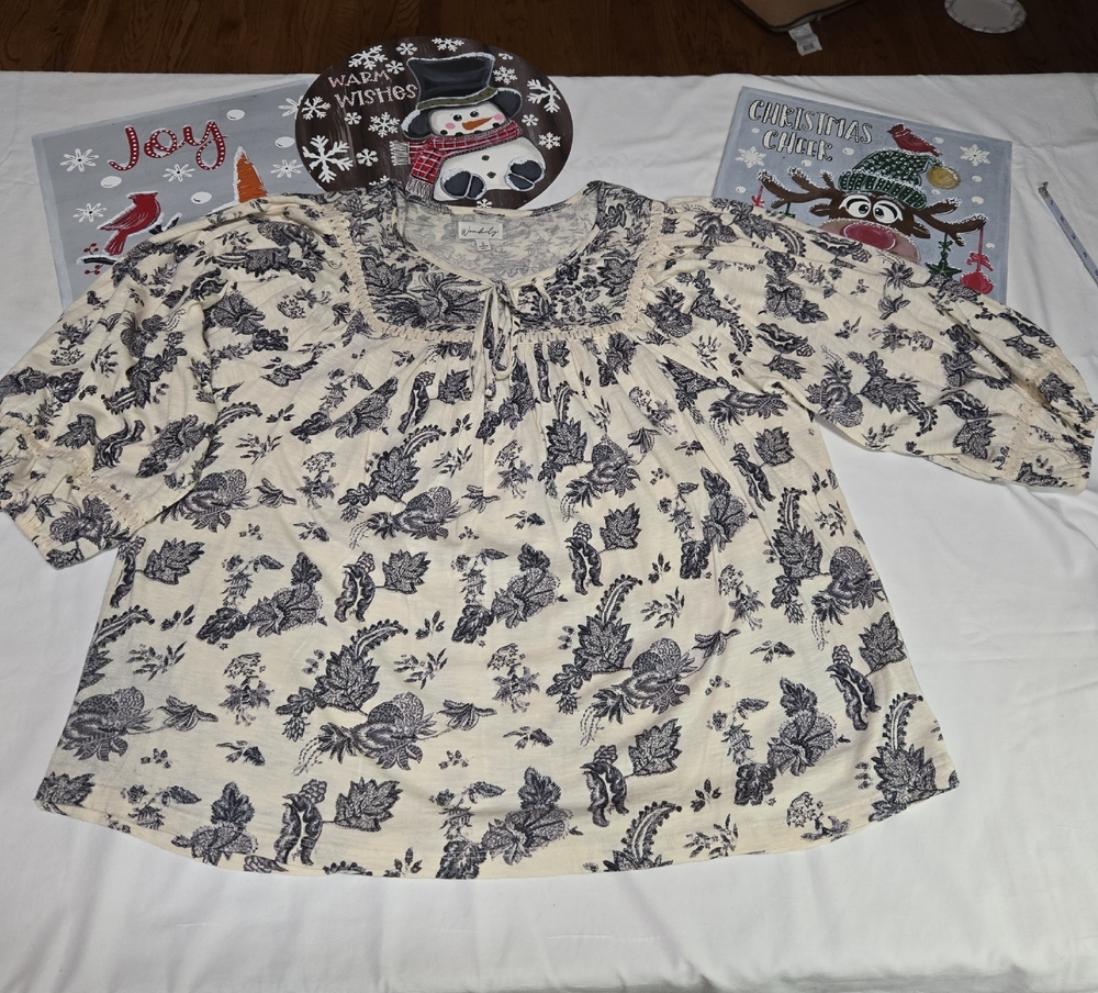 Wonderly Cream and Black Floral Short Sleeve Top